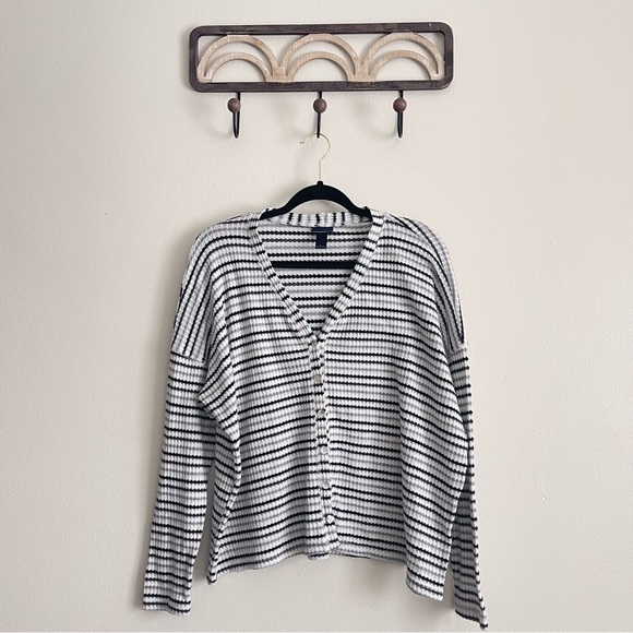 Daytrip Buckle Stripes V-Neck button up striped cardigan women’s size large - Picture 6 of 6